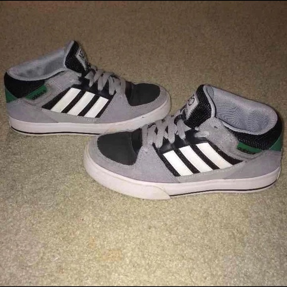 Boys size 4Y Adidas sneakers. - Picture 2 of 4